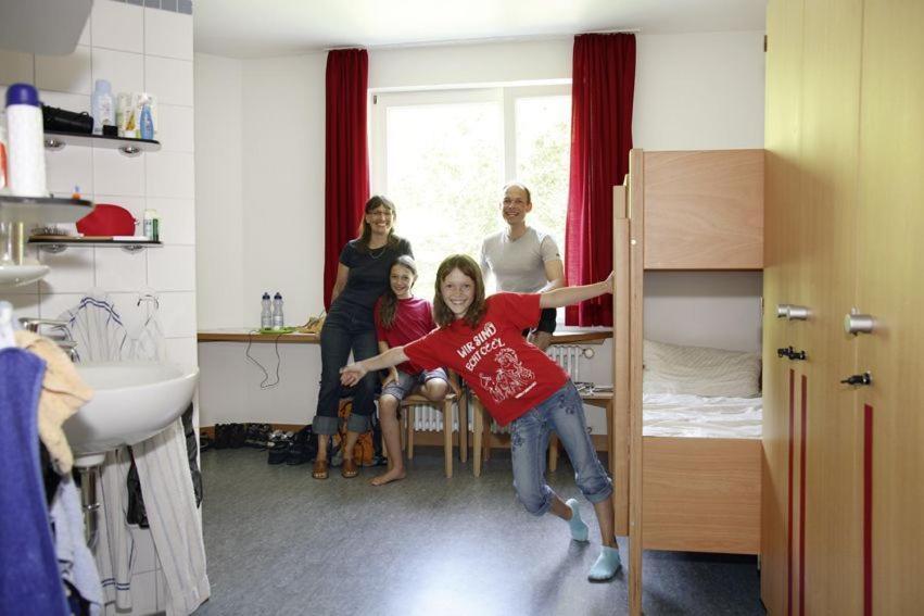 Einzelbett im Männerschlafsaal